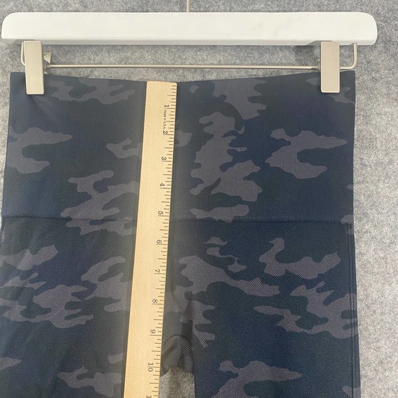 SPANX Camo Leggings Medium Green Black Seamless High Rise Shapewear - Picture 11 of 13
